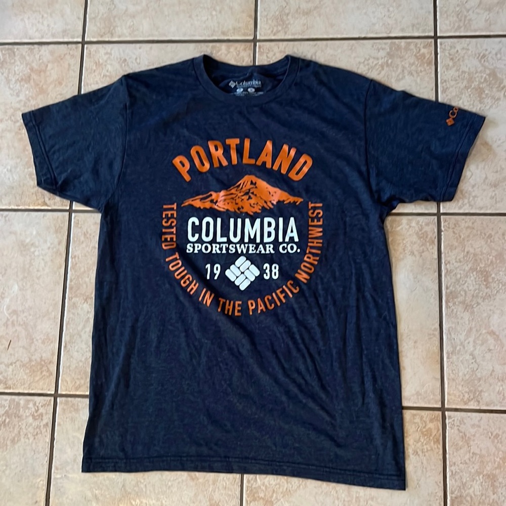 Columbia Women’s Portland Oregon Graphic Short Sleeve‎ Tshirt Gray, Sz Medium